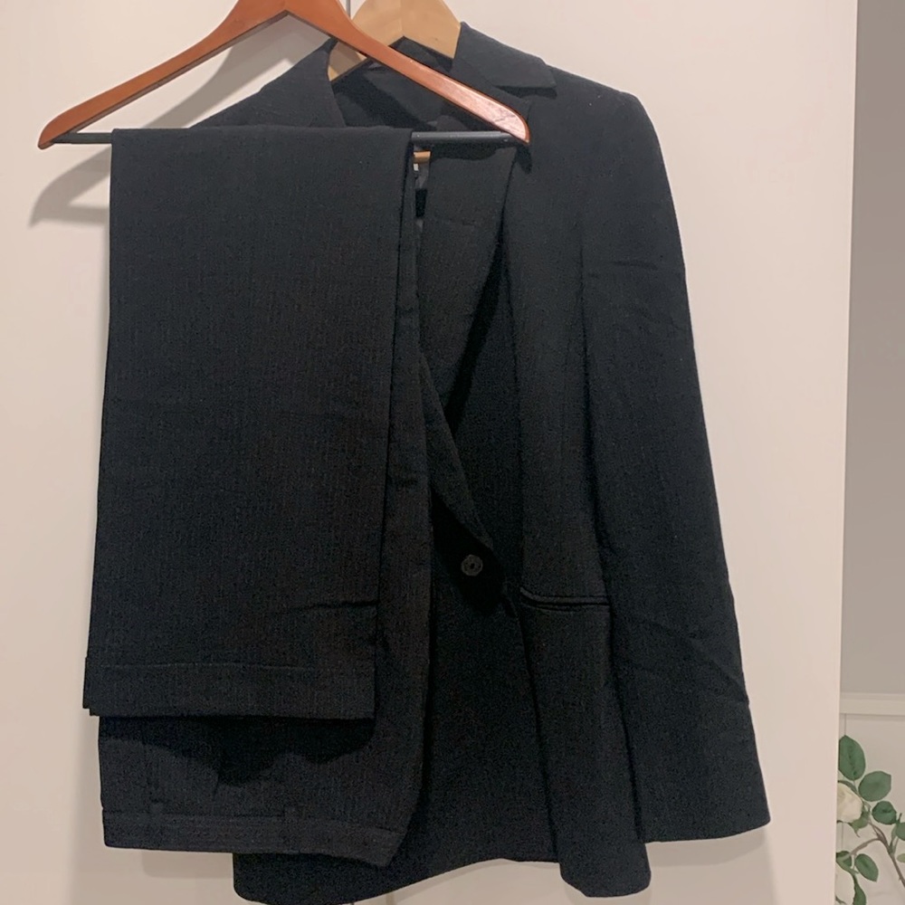 KT 2-piece Jacket & Pants suit striped career